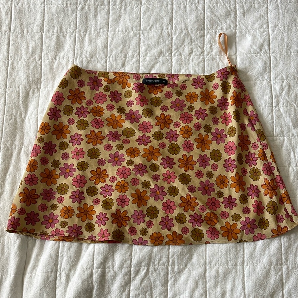 Gypsy Rose flower power mini skirt size medium